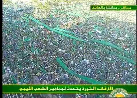 1 luglio 2011: folla enorme a Tripoli a sostegno del governo legittimo contro l'imperialismo e il colonialismo NATO e i traditori al suo servizio